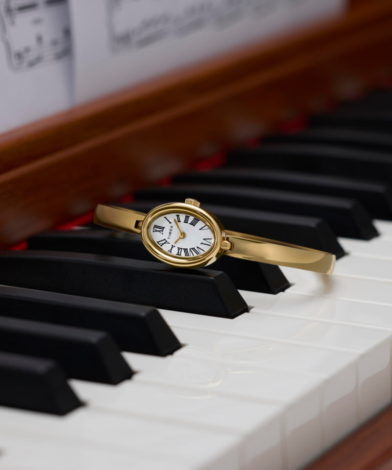 TW2Y27200 Cavatina 19mm Stainless Steel Bangle Watch Campaign Key Silhouettes (Beauty shots) Image