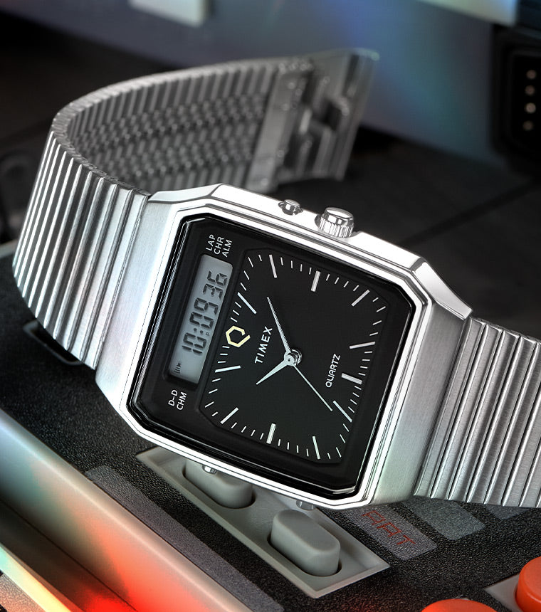 時計 Q Timex 1982 Ana-Digi Reissue Q Timex® 1982 Ana-Digi Reissue 33mm Stainless Steel Bracelet Watch